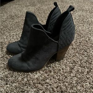 **last chance!** Carlos by Carlos Santana Booties